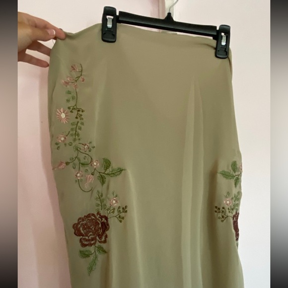 House of CB LAILAH
ARTICHOKE FLORAL MAXI SKIRT - Picture 3 of 4